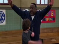 The Neighborhood S02E18 480p x264-mSD [eztv]