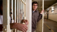 Louis Theroux - Behind Bars 480p MP4 + subs BigJ0554