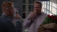 Modern Family S10E09 iNTERNAL 720p WEB H264-AMRAP [eztv]
