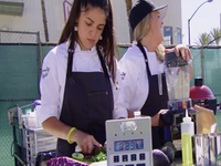 Top Chef Family Style S01E03 480p x264-mSD EZTV