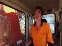 Outback Opal Hunters S03E03 480p x264-mSD [eztv]
