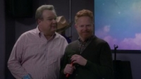 Modern Family S11E17 WEB h264-TRUMP [eztv]