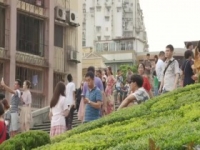 Donals Asian Baking Adventure S01E08 480p x264-mSD [eztv]