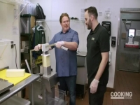 Man v Food S07E16 480p x264-mSD [eztv]