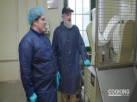 Man v Food S07E15 480p x264-mSD [eztv]