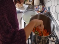 Nadias Comfort Kitchen S01E03 480p x264-mSD [eztv]