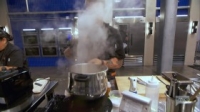 Top Chef S17E07 iNTERNAL 720p WEB h264-TRUMP [eztv]