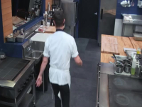 Hells Kitchen US S22E15 480p x264-mSD EZTV
