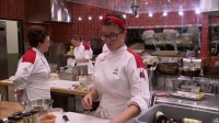 Hells Kitchen US S16E08 HDTV x264-FUM[eztv]