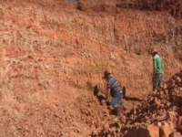 Outback Opal Hunters S03E06 480p x264-mSD [eztv]